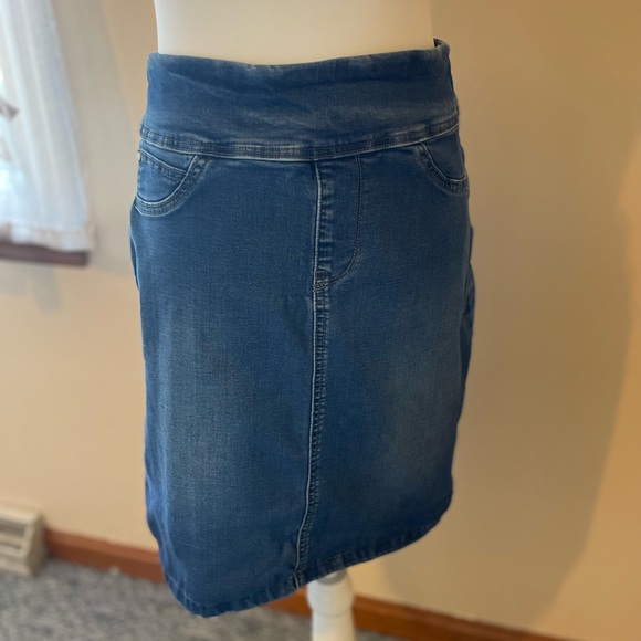 Main Street Exchange Size 2 Blue Denim Skirt - Picture 1 of 5